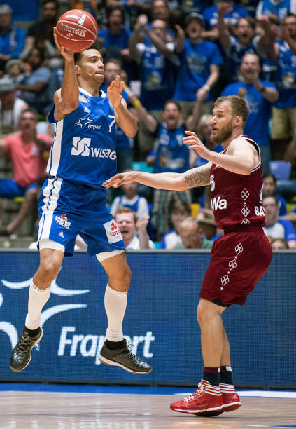 一个重新审 一个重新审