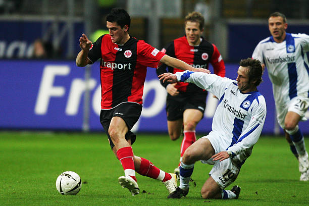 占据主动地 占据主动地